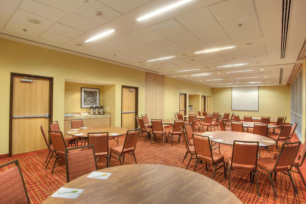 Courtyard By Marriott Leon At The Poliforum Exterior foto