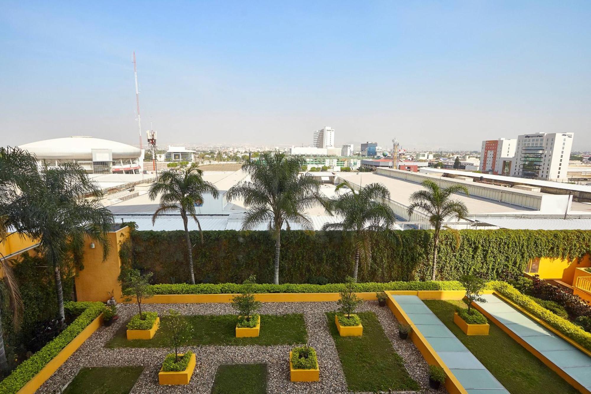 Courtyard By Marriott Leon At The Poliforum Exterior foto